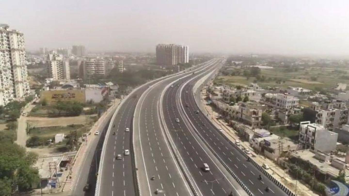 Footpath, cycle corridor also provided on the Expressway Footpath, cycle corridor also provided on the Expressway