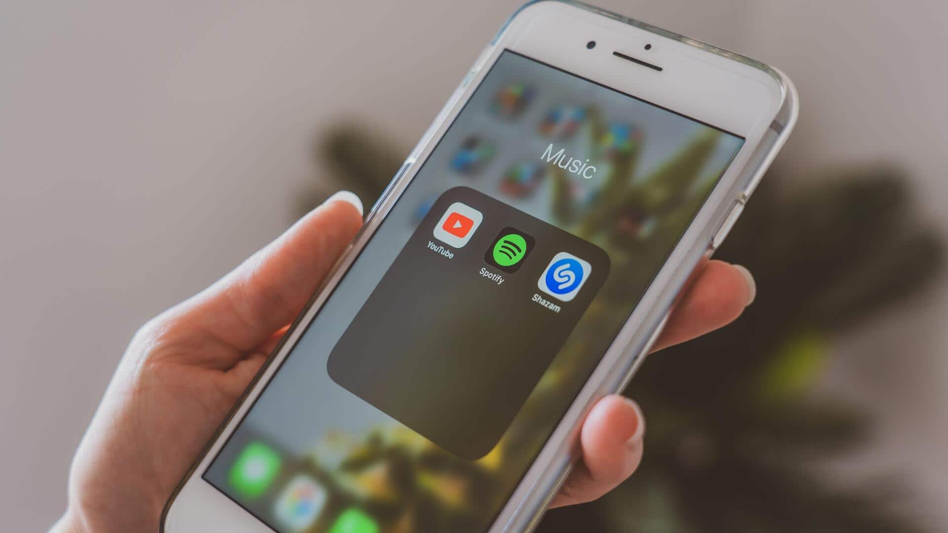 How to create app folders on your phone