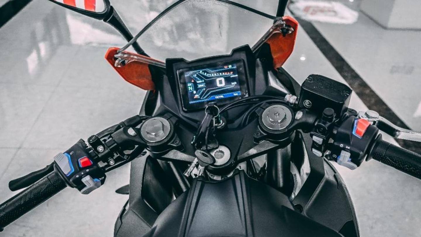 The bike sports a raised windshield The bike sports a raised windshield
