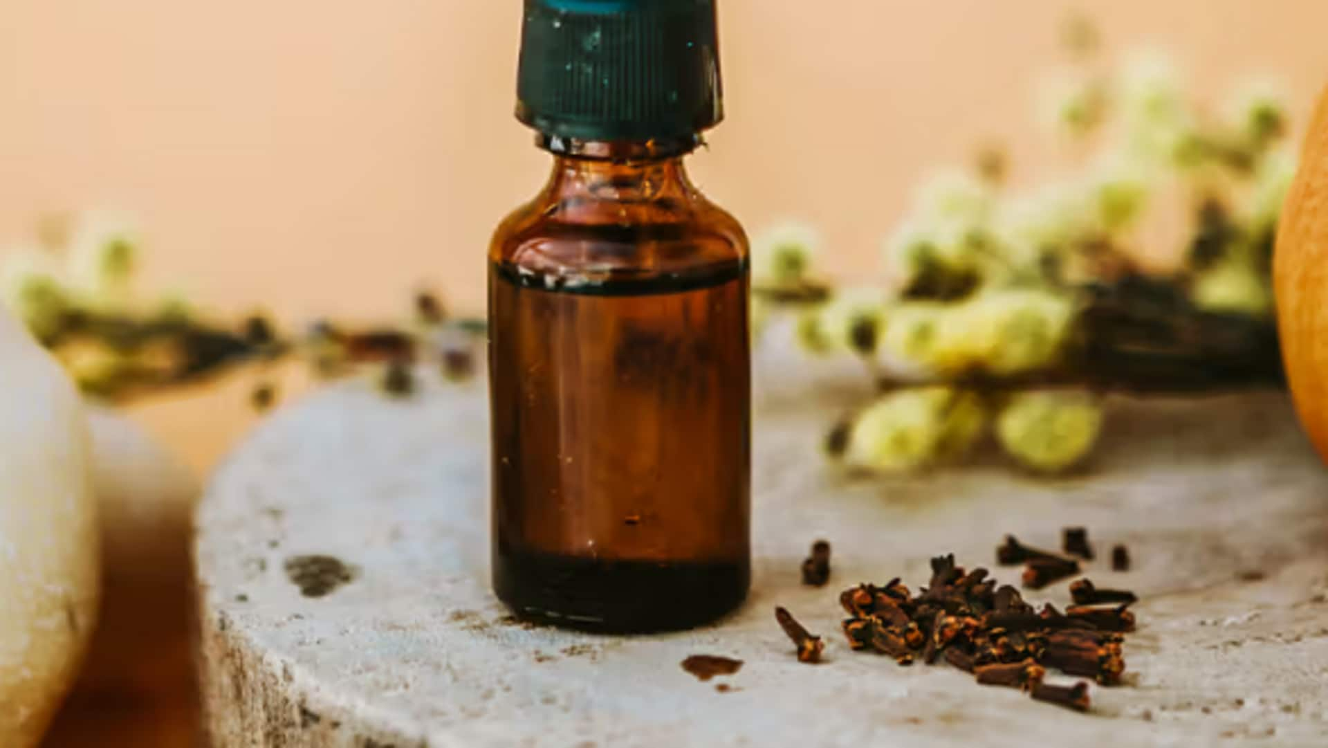 Unveiling clove oil's antifungal power