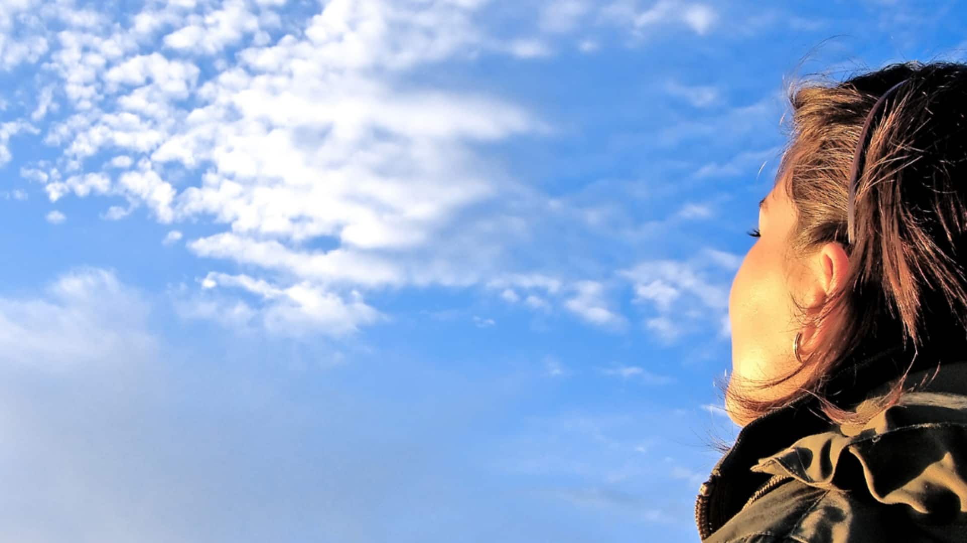 Does watching clouds help reduce stress?