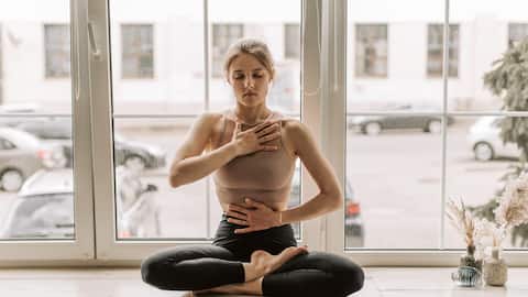 5 beginner-friendly breathing exercises for stress relief