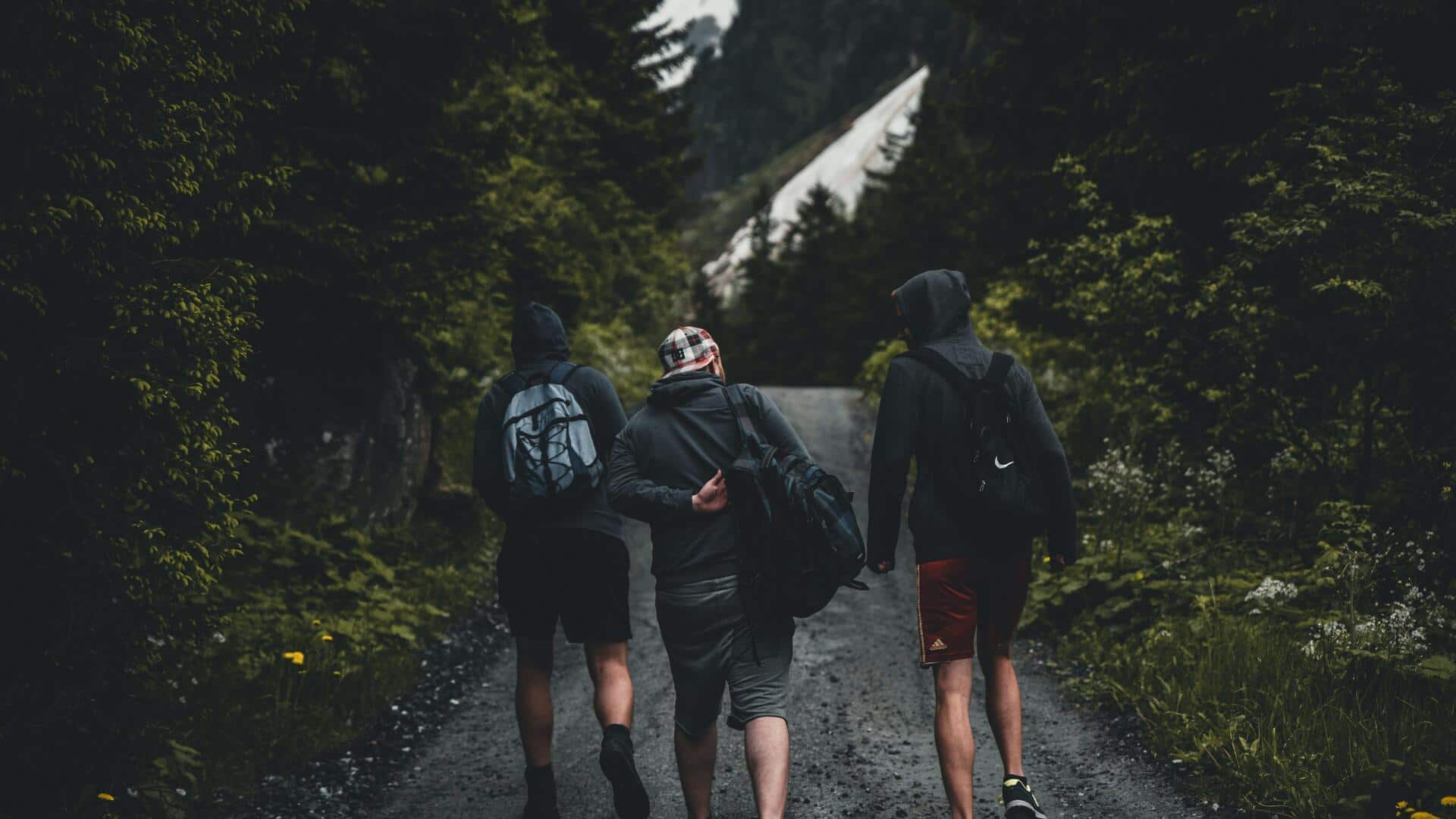 5 unexpected benefits of hiking with friends