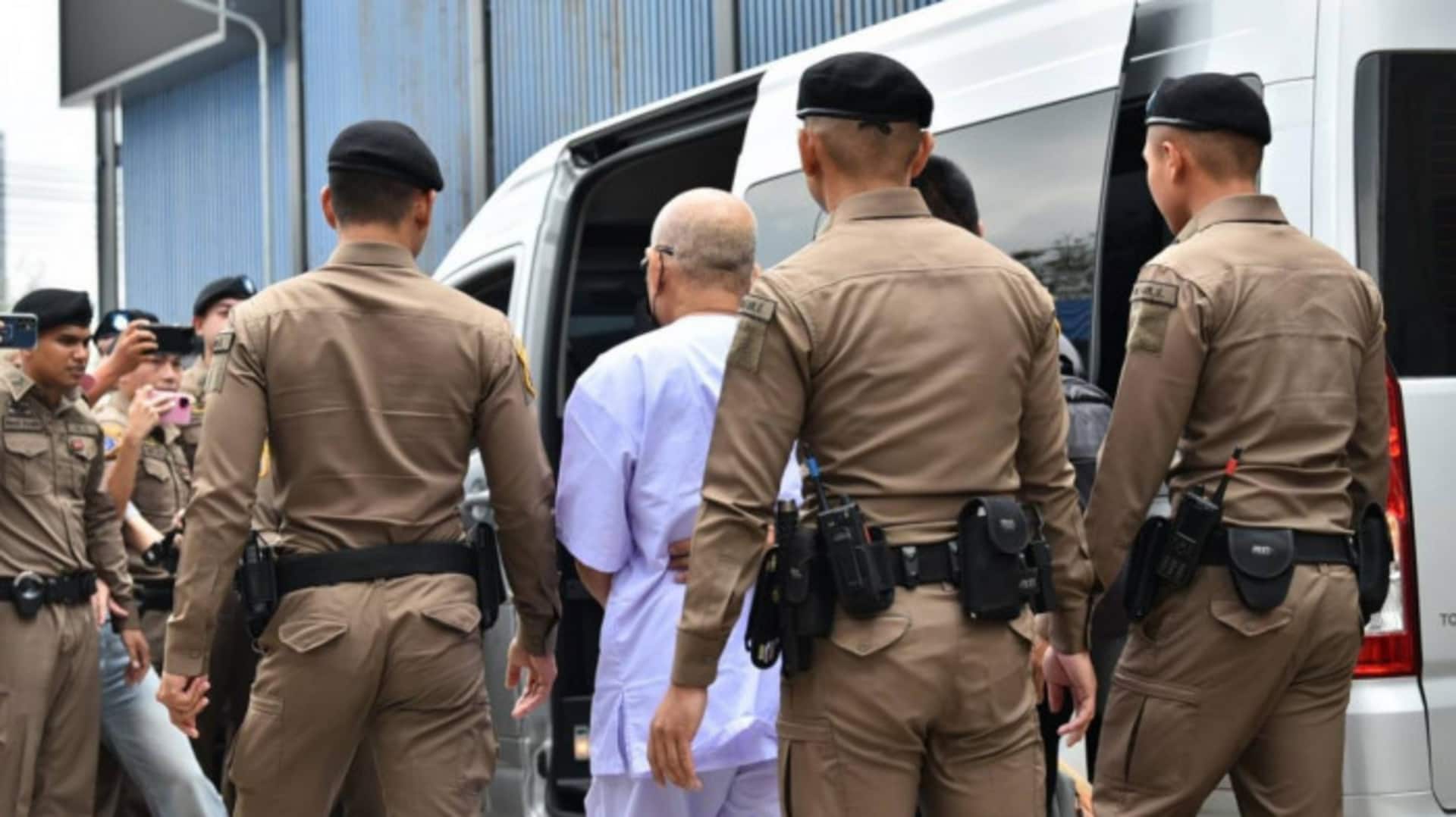 Woman films herself having sex with Thai monks; blackmails them Woman films herself having sex with Thai monks; blackmails them