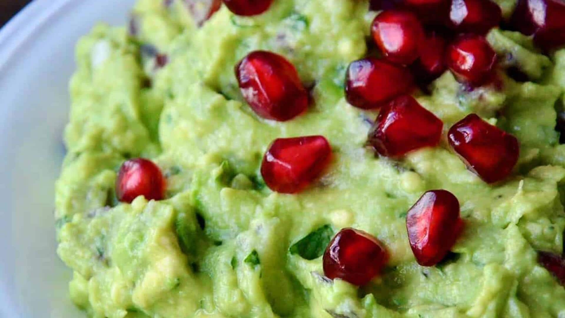 How to create dips with avocado and pomegranate seeds How to create dips with avocado and pomegranate seeds