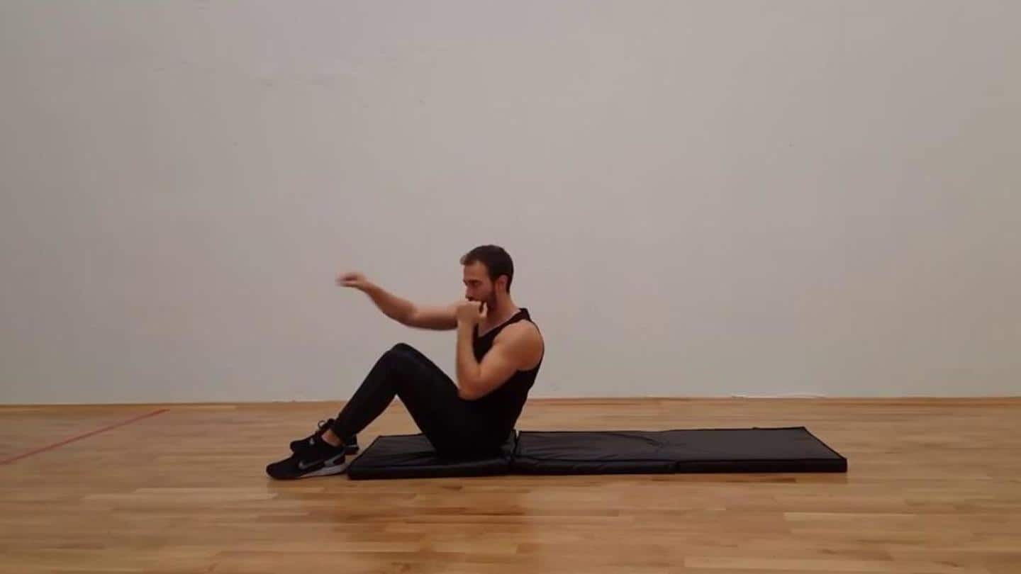 Sit-up punches target the abdomen, back and shoulders Sit-up punches target the abdomen, back and shoulders