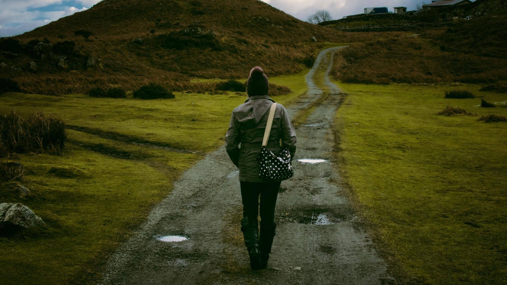 Which is better for heart health, walking or hiking?