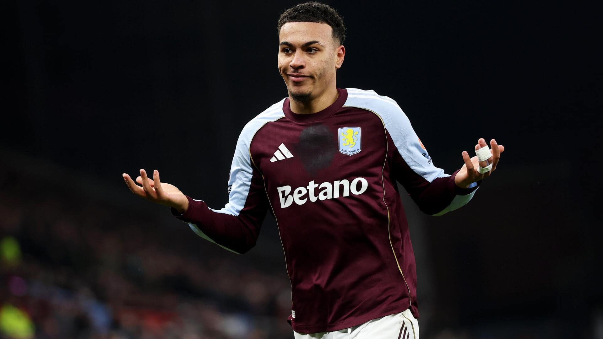 Aston Villa defeat Manchester United 2-1 in Premier League: Stats