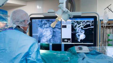 This Chinese robot is a better surgeon than humans