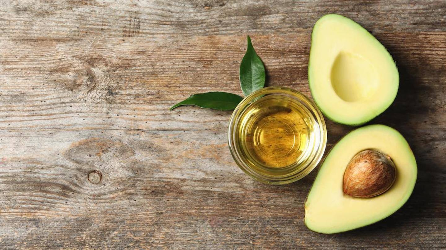 Avocado and olive oil leaves the skin plump and glowing Avocado and olive oil leaves the skin plump and glowing