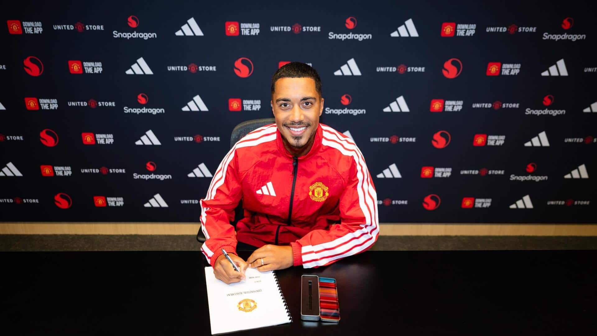 Manchester United to sign a third midfielder this summer: Details