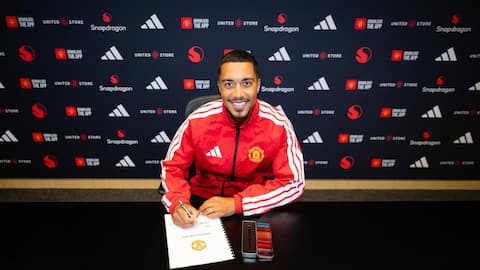 Manchester United to sign a third midfielder this summer: Details