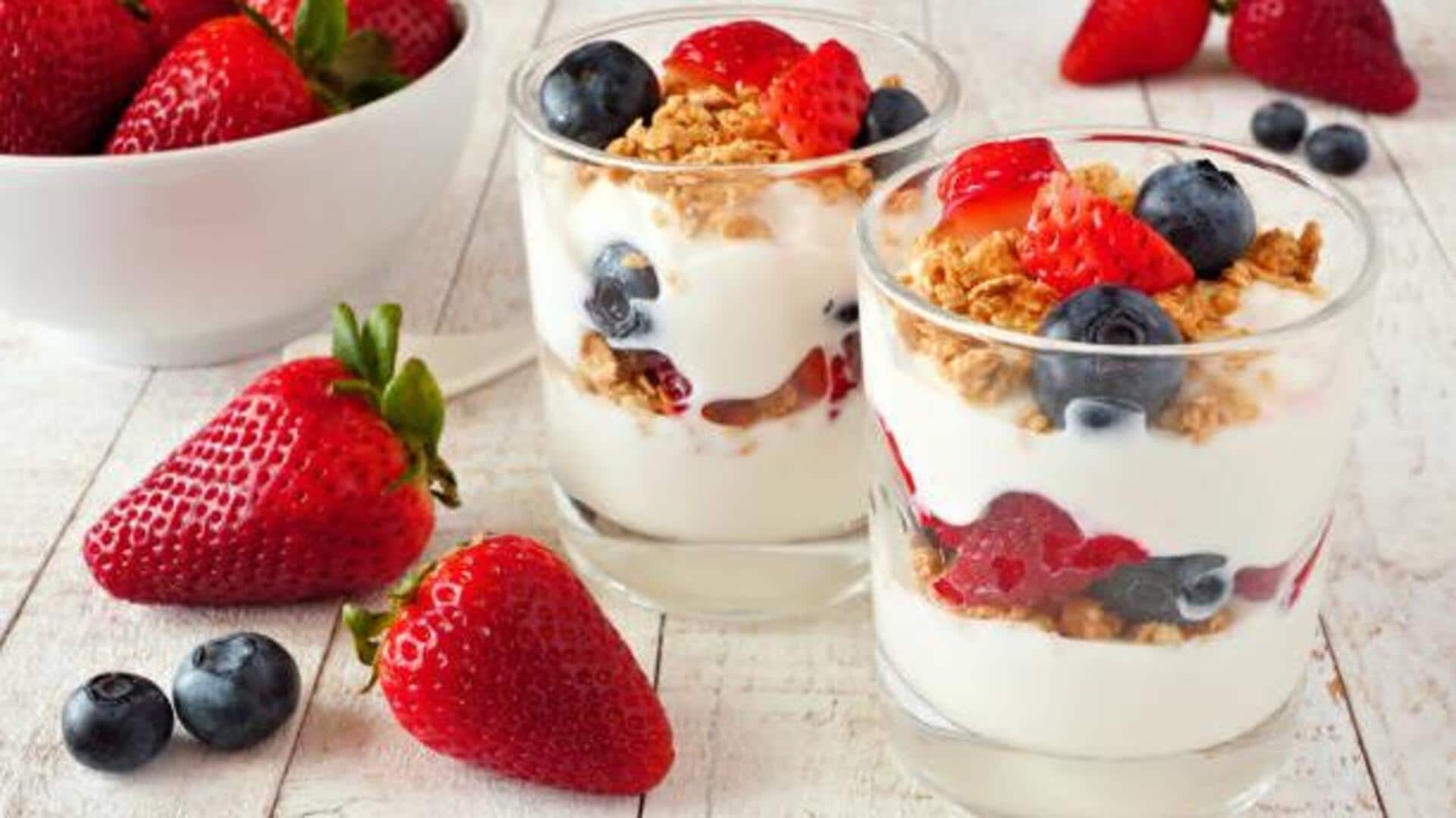 Yogurt parfait cups: Perfect healthy breakfast Yogurt parfait cups: Perfect healthy breakfast