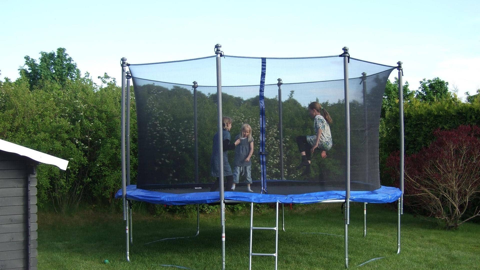 Trampoline workouts vs hiking: Which burns more calories?