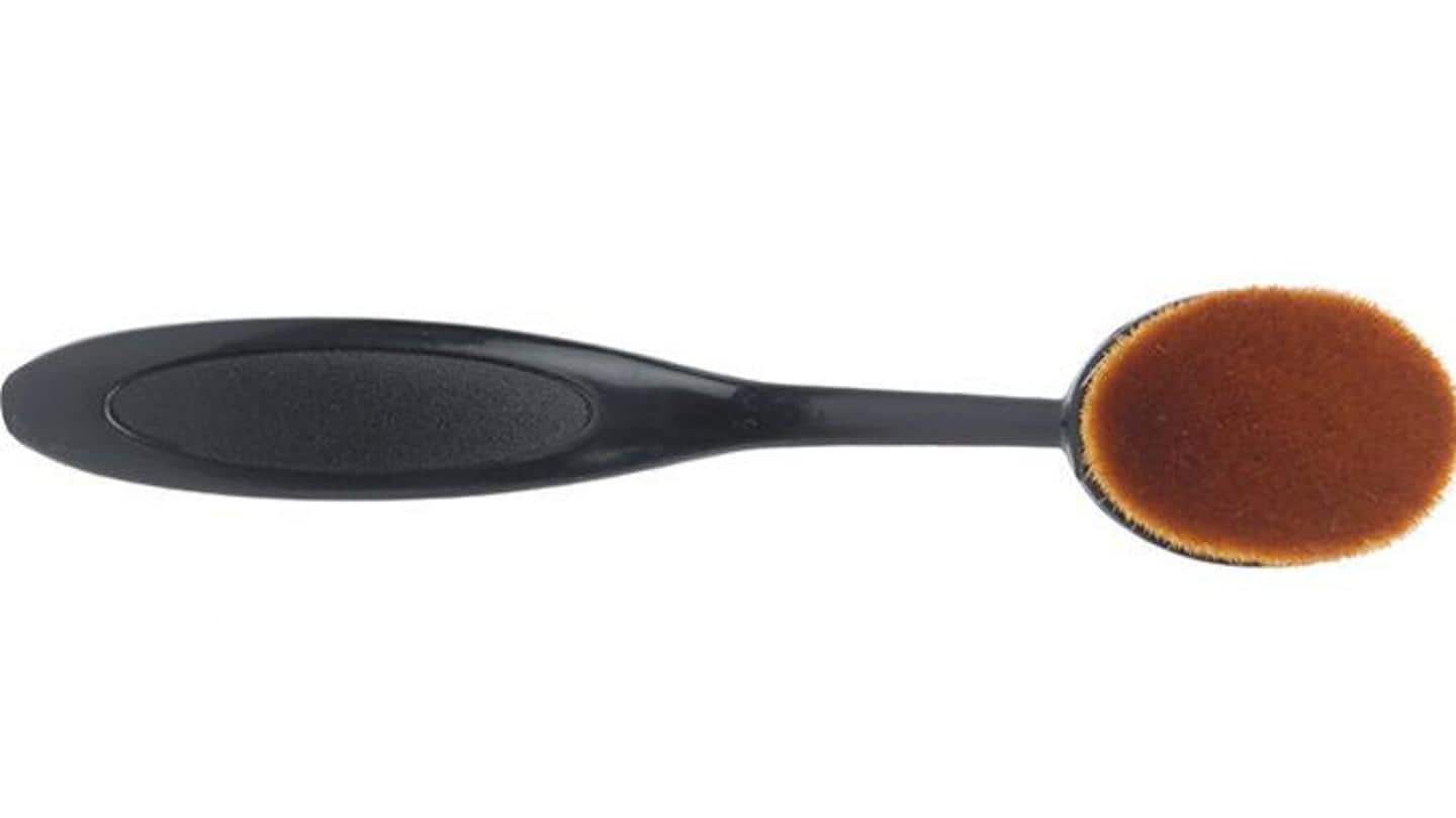 Oval brushes work well for highlighter and blushes Oval brushes work well for highlighter and blushes