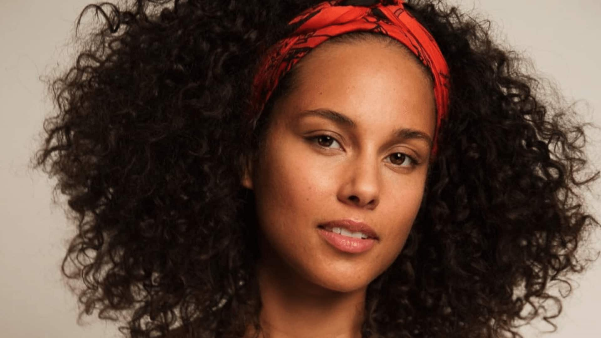 Alicia Keys' serene Afro-inspired natural looks