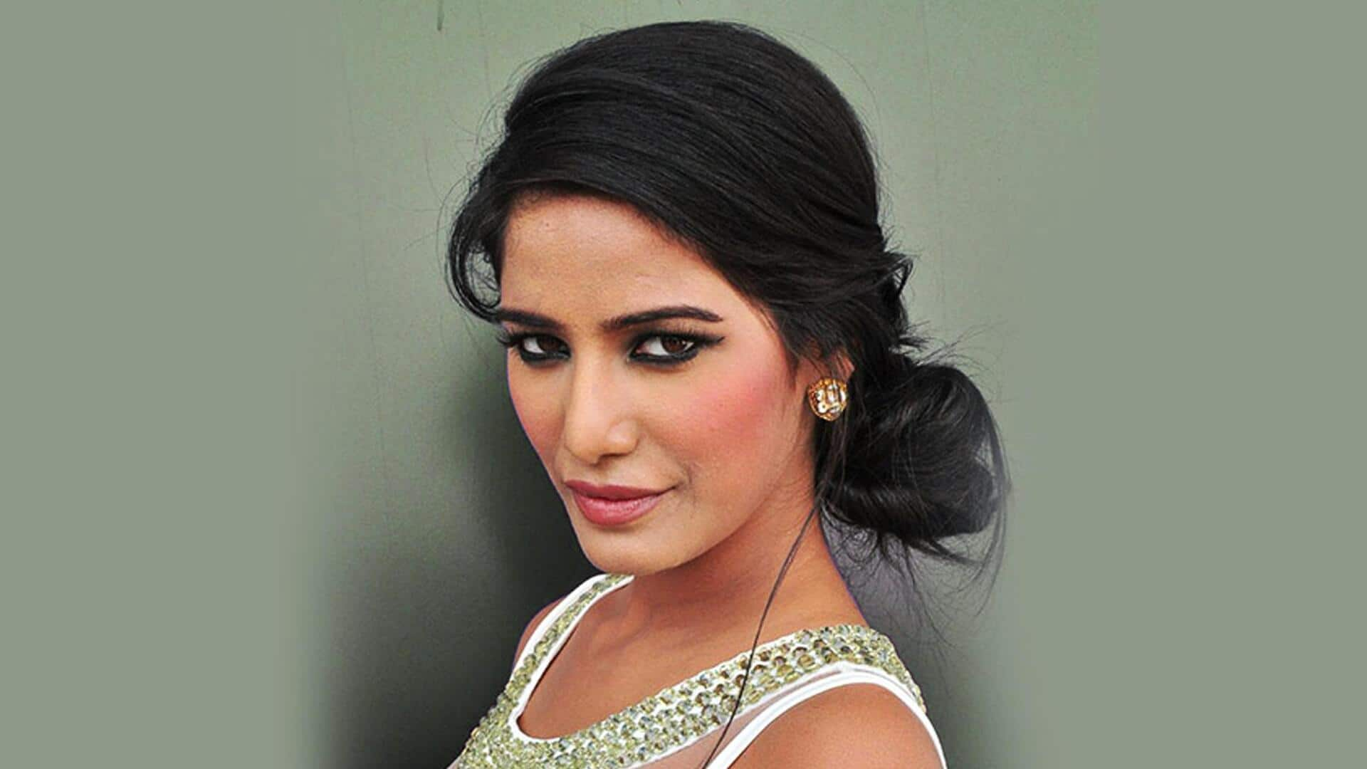 Poonam Pandey (32) dies due to cervical cancer, says post