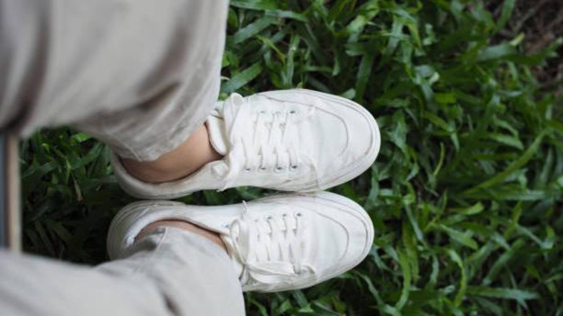 How to style white canvas shoes How to style white canvas shoes
