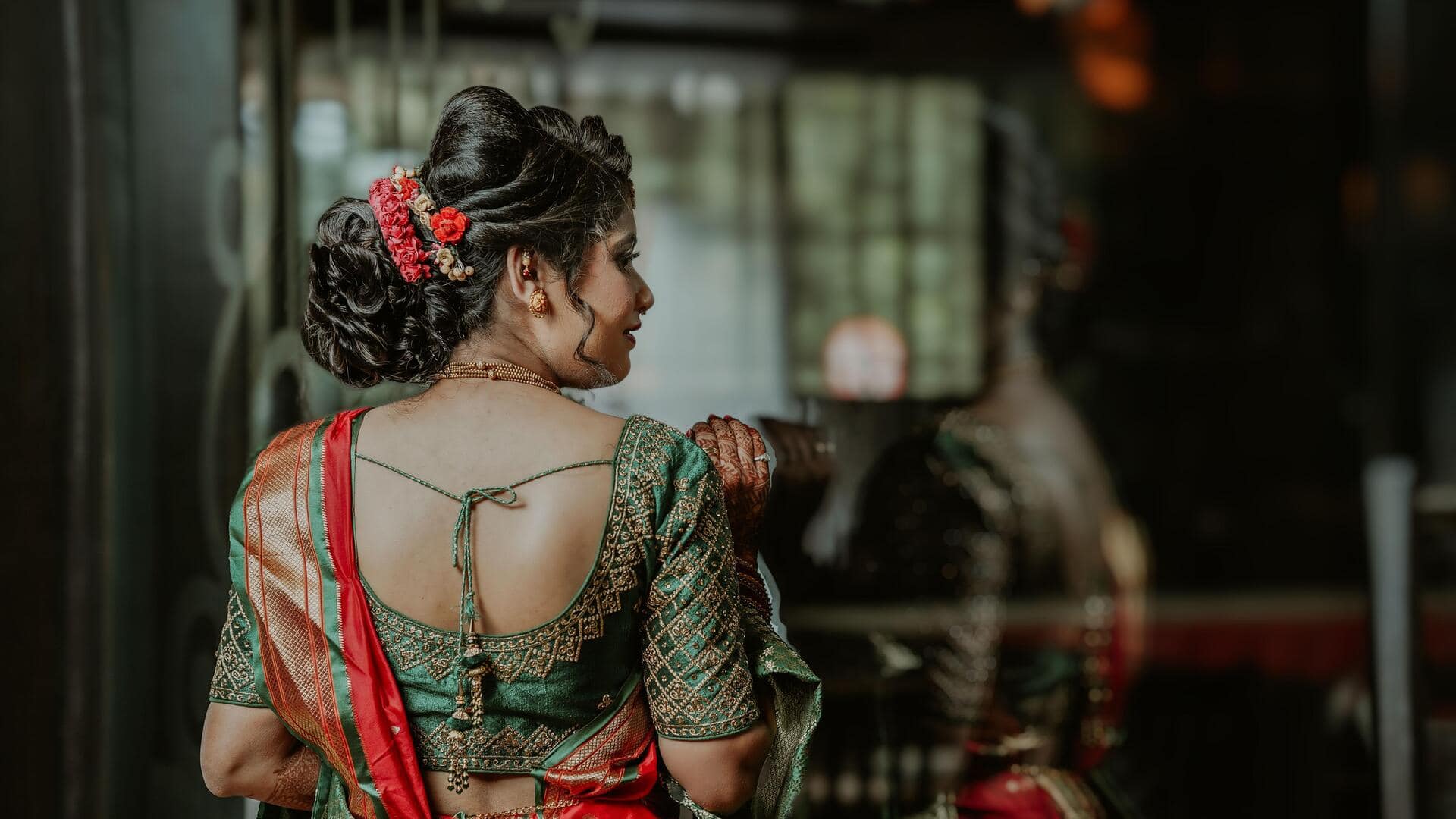 Pretty hairstyles to wear with your favorite sarees