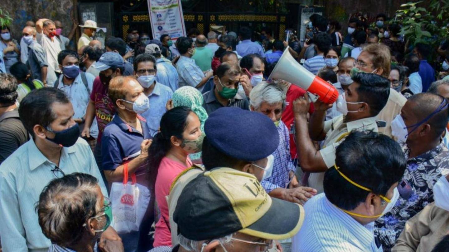 Many people left without vaccination after seeing huge crowds Many people left without vaccination after seeing huge crowds