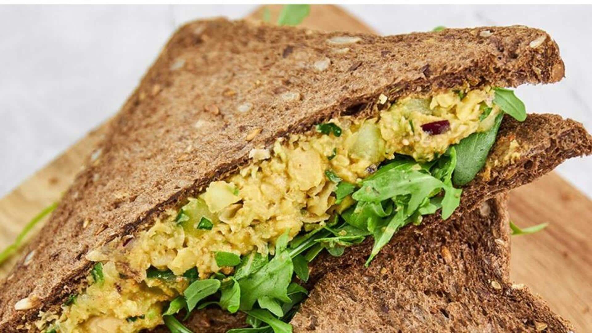 Avocado chickpea mash sandwiches: 5-minute recipe 