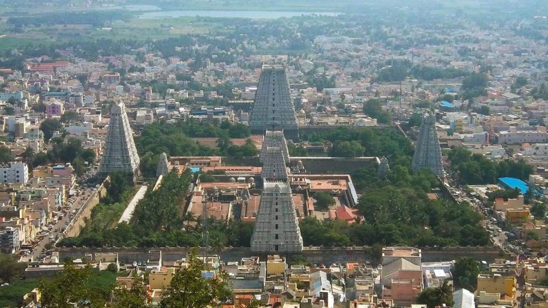 Man caught eating chicken in Thiruvannamalai temple; taken into custody Man caught eating chicken in Thiruvannamalai temple; taken into custody