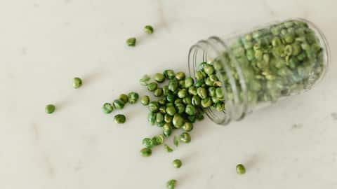 How to make crispy green pea snacks at home