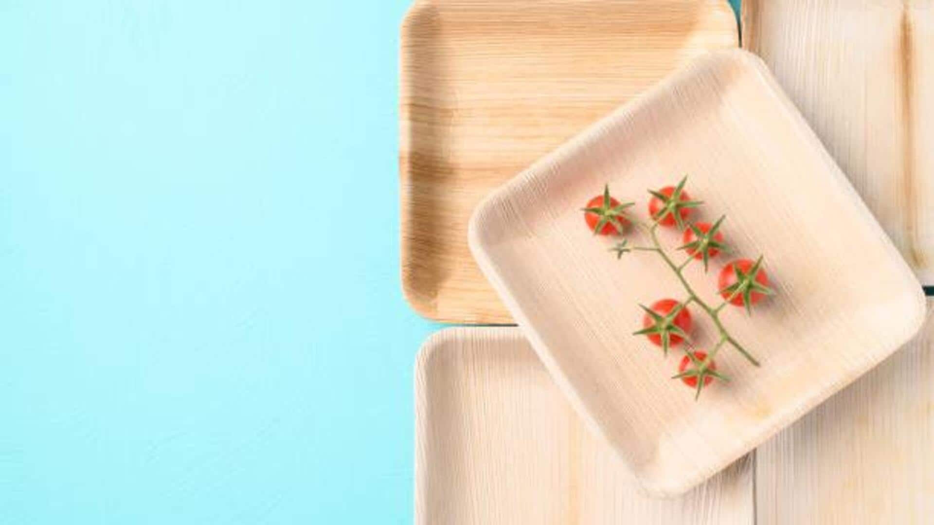 How to create palm leaf trays at home