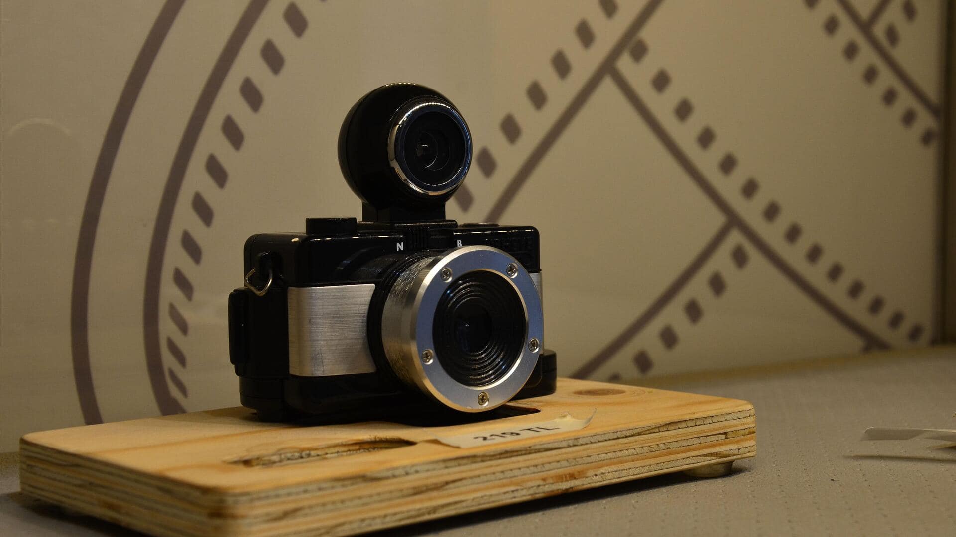 Create amazing photos with a pinhole camera
