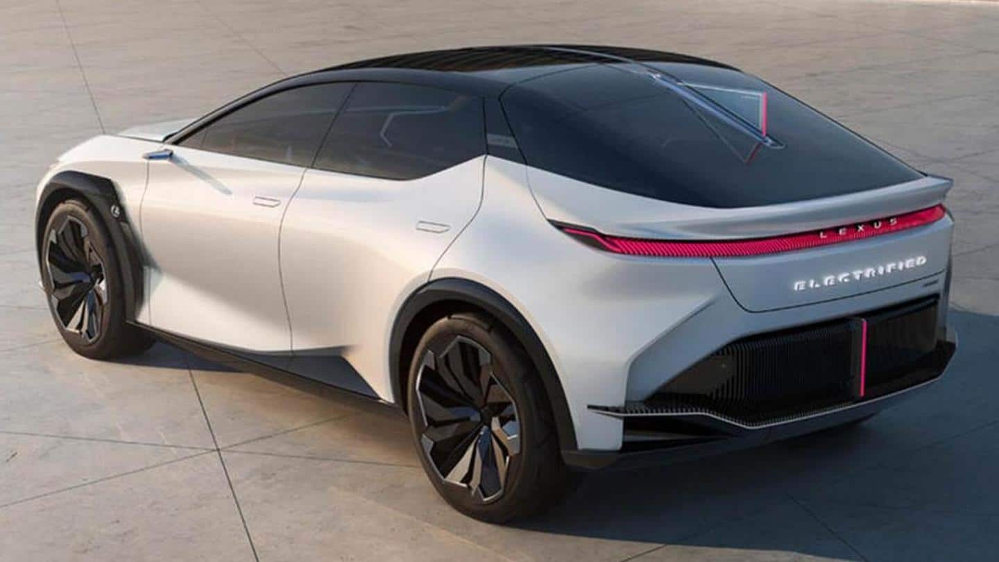 It has a top-speed of 200km/h It has a top-speed of 200km/h