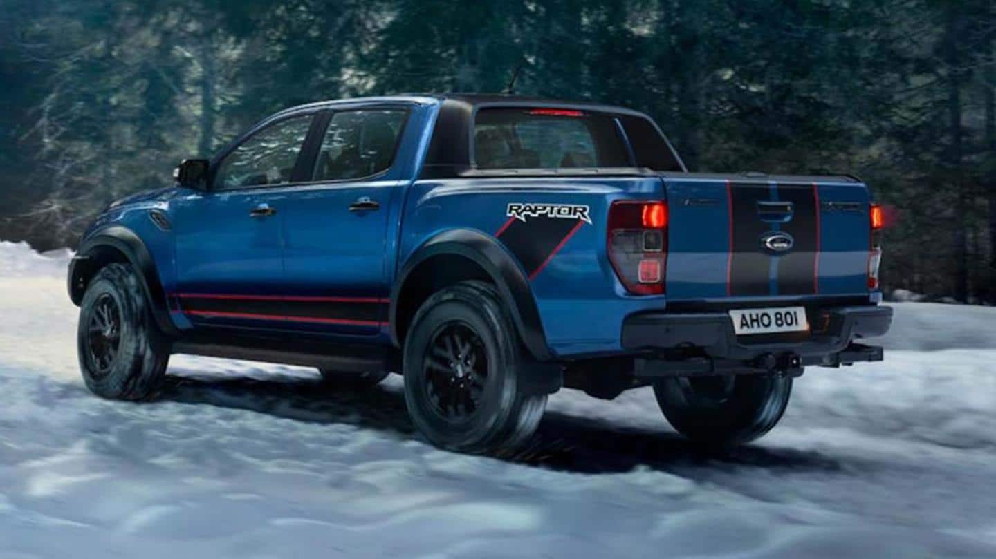 Racing stripes, matte black finish are visible on the body Racing stripes, matte black finish are visible on the body