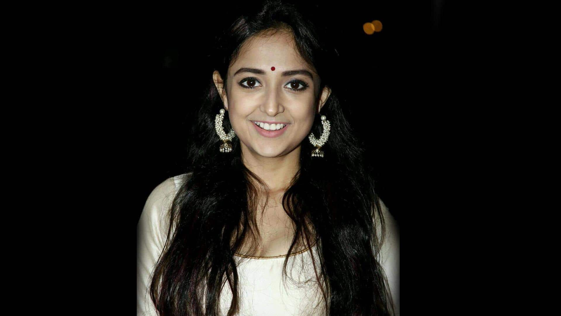 What forced Monali Thakur to shut down Varanasi concert abruptly