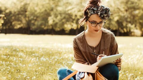 Create visual stories of your journal entries with AI apps