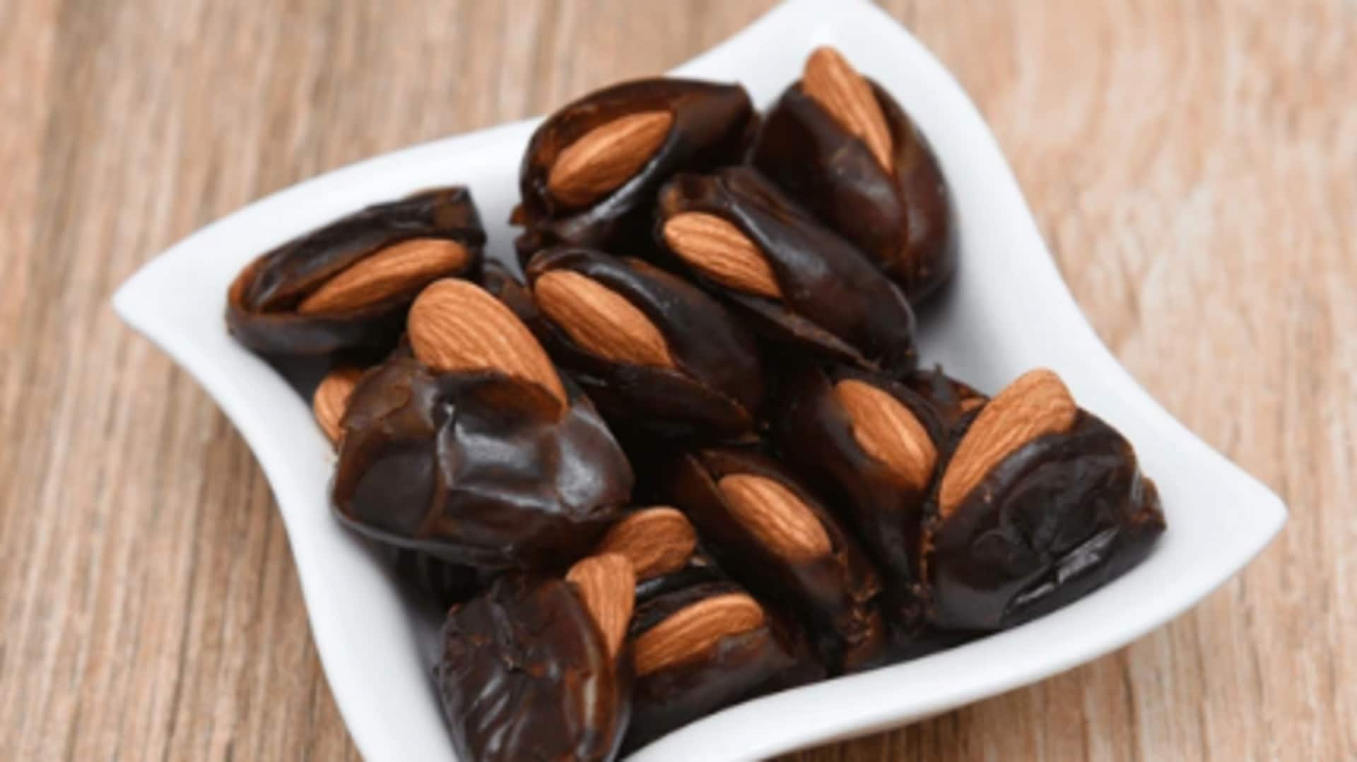 Almonds and dates: A healthy combination you must try Almonds and dates: A healthy combination you must try