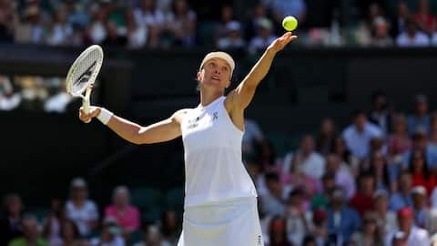 Iga Swiatek downs Karolina Pliskova, reaches Wimbledon 3rd round: Stats