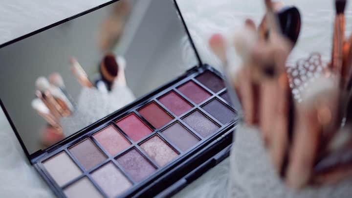 5 ways to use eyeshadow palette in everyday beauty routine 
