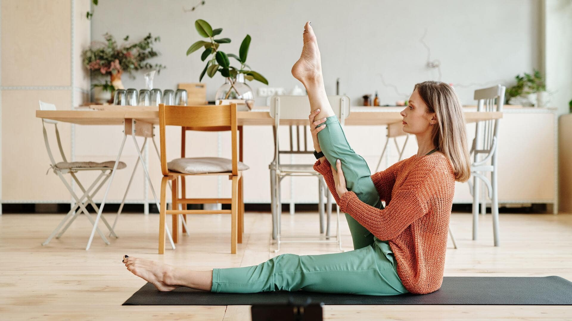 5 quick desk exercises for a stress-free day