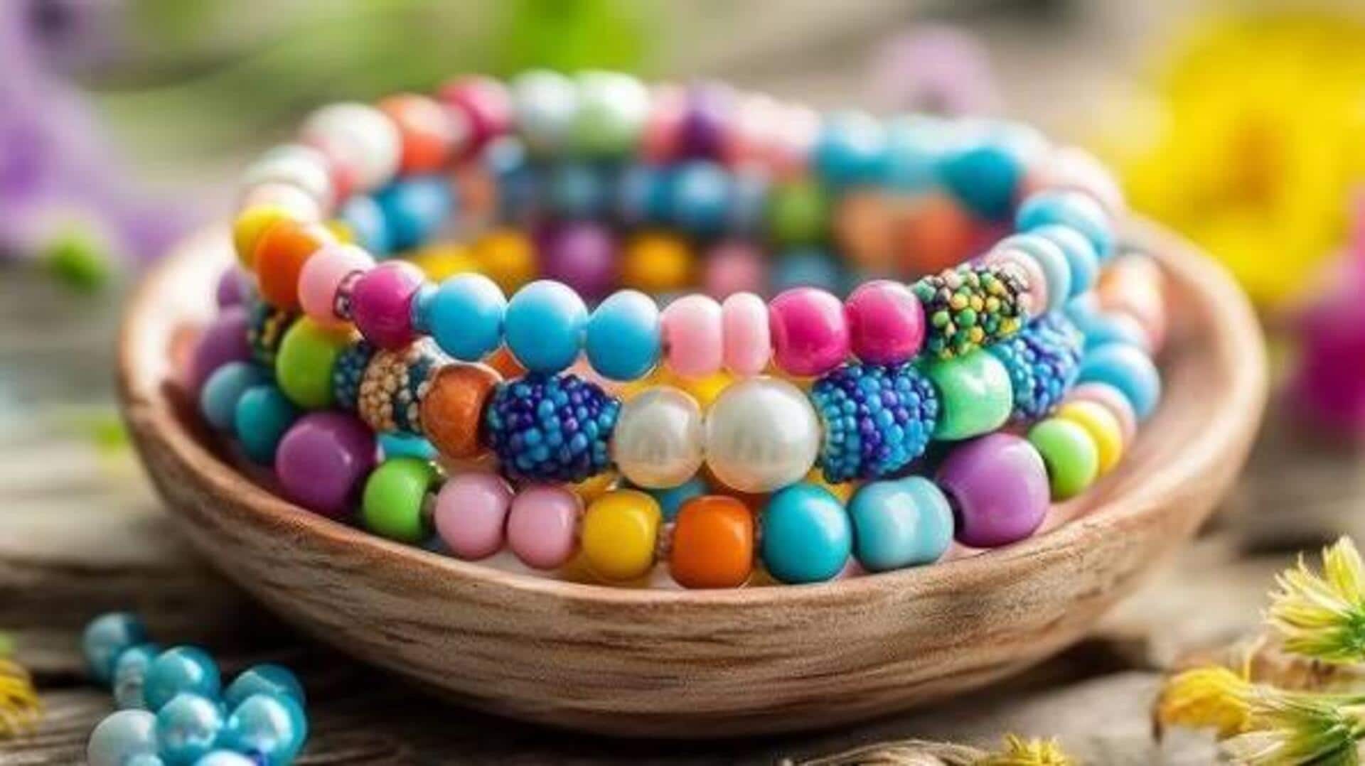 How to transform ordinary trays with beadwork 