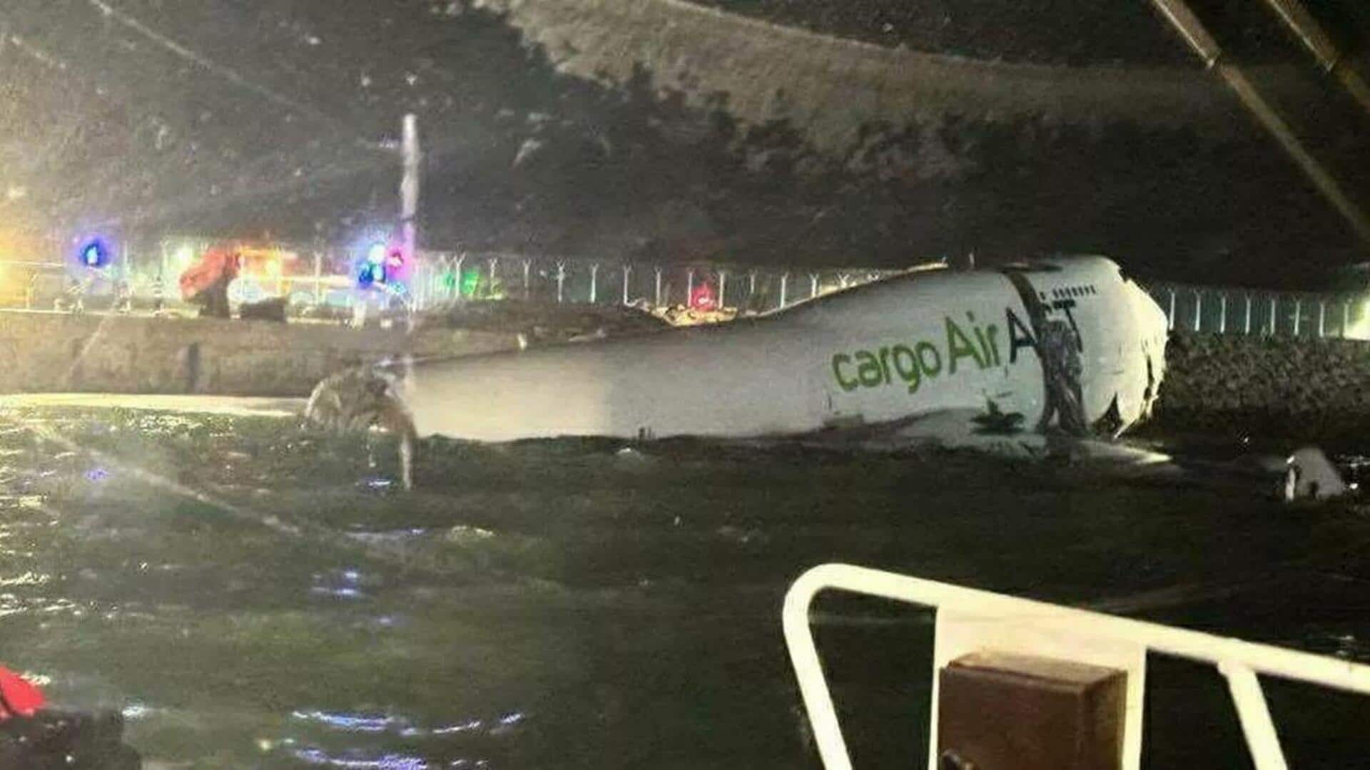 2 killed after plane plunges into sea in Hong Kong 2 killed after plane plunges into sea in Hong Kong