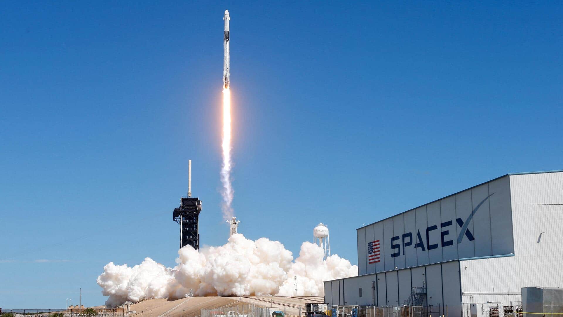 SpaceX's 1st 2026 mission carries an Italian satellite to space