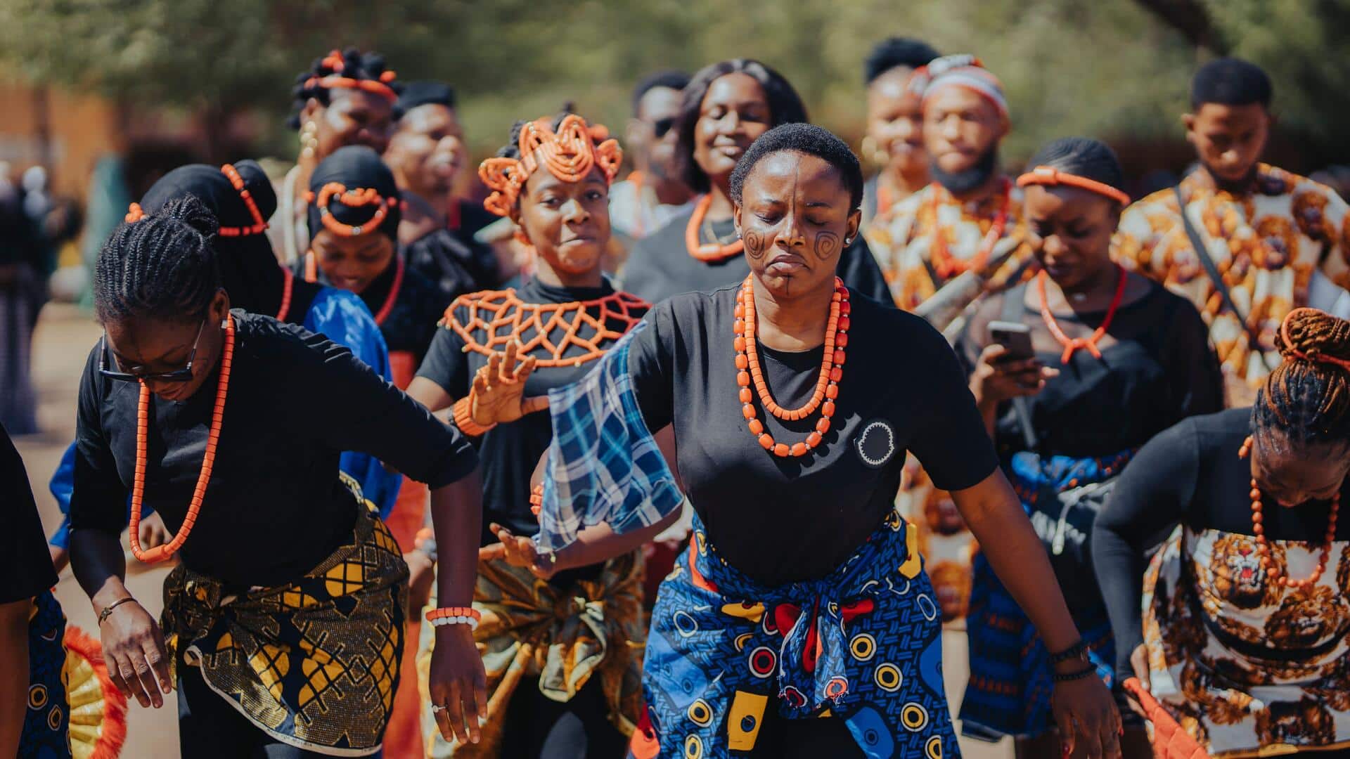 5 health benefits of folk dancing