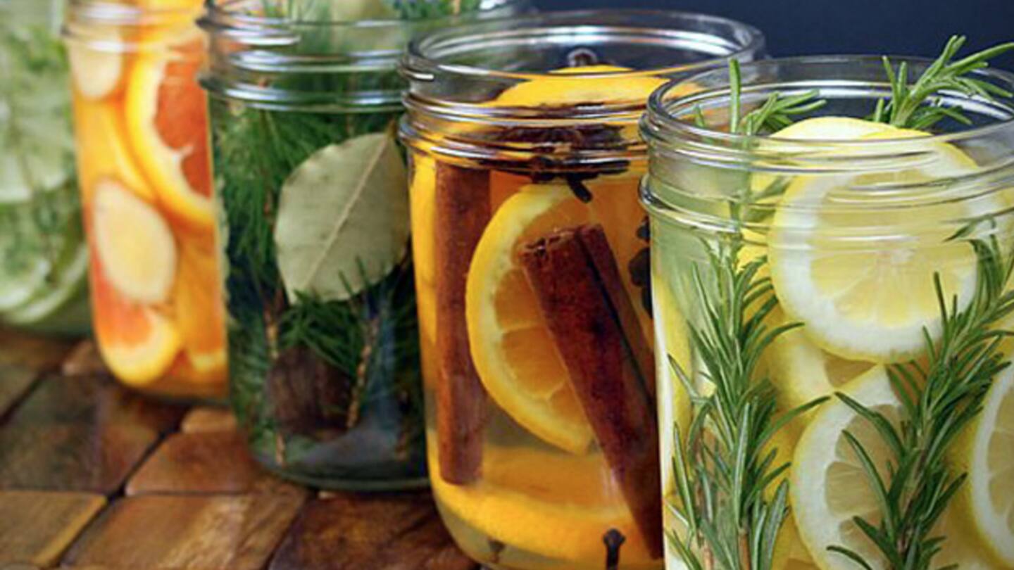 Pour water in unused jars, place aromatic things inside Pour water in unused jars, place aromatic things inside