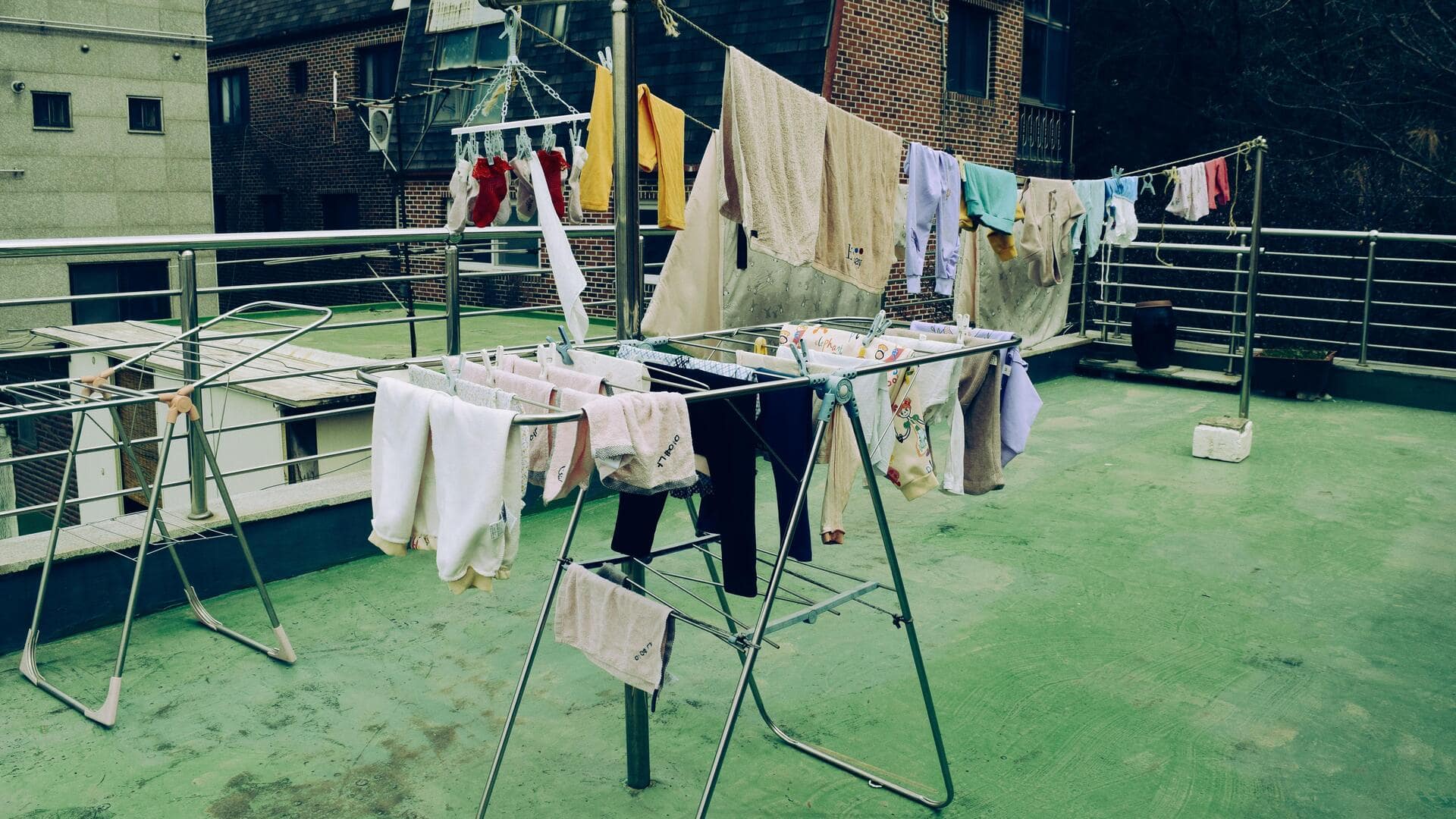 Easy ways to dry clothes without a dryer