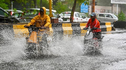IMD warns of heavy rain in Delhi, neighboring states