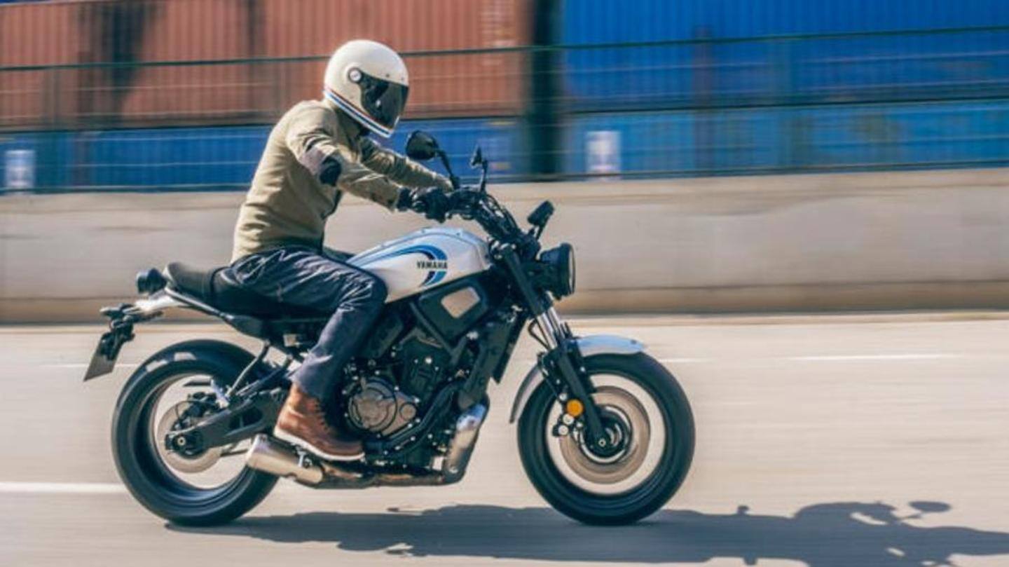 The bike has a flat seat and black-colored wheels The bike has a flat seat and black-colored wheels