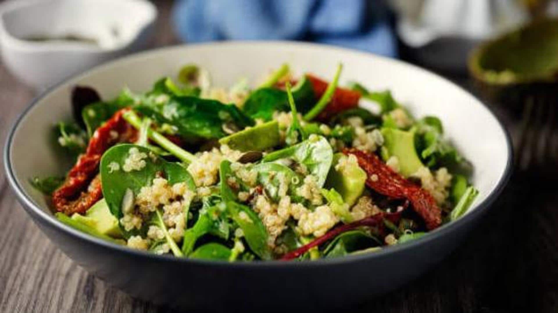 Healthy and tasty: Spinach and almond bowl