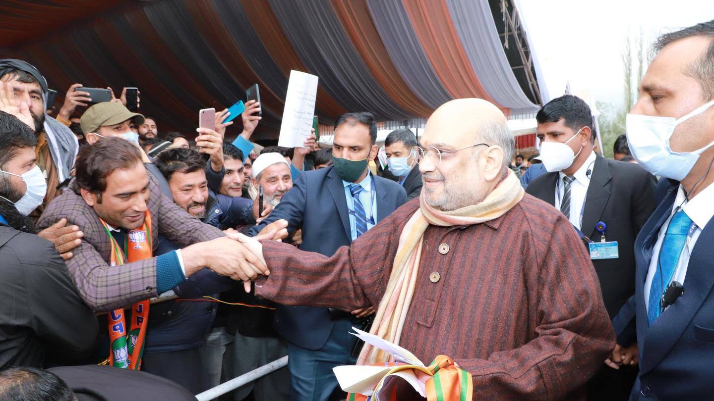 Shah blames '3 families' for failing J&K Shah blames '3 families' for failing J&K