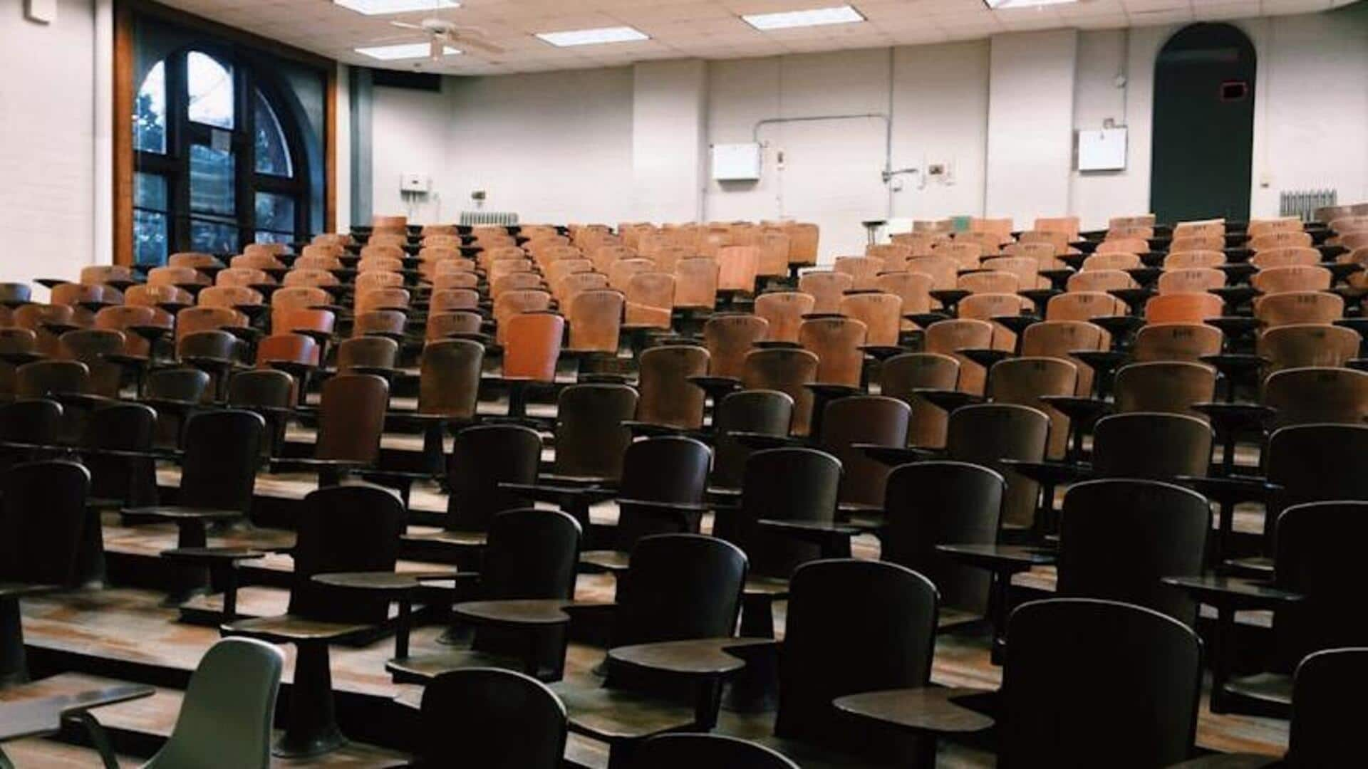 Etiquette for attending public lectures at universities