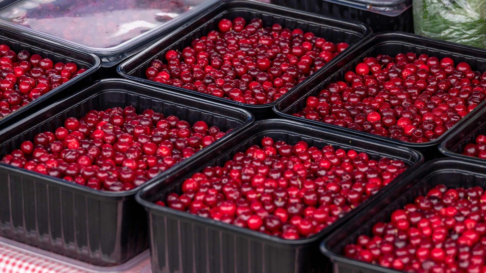 5 dried berries that make every meal better