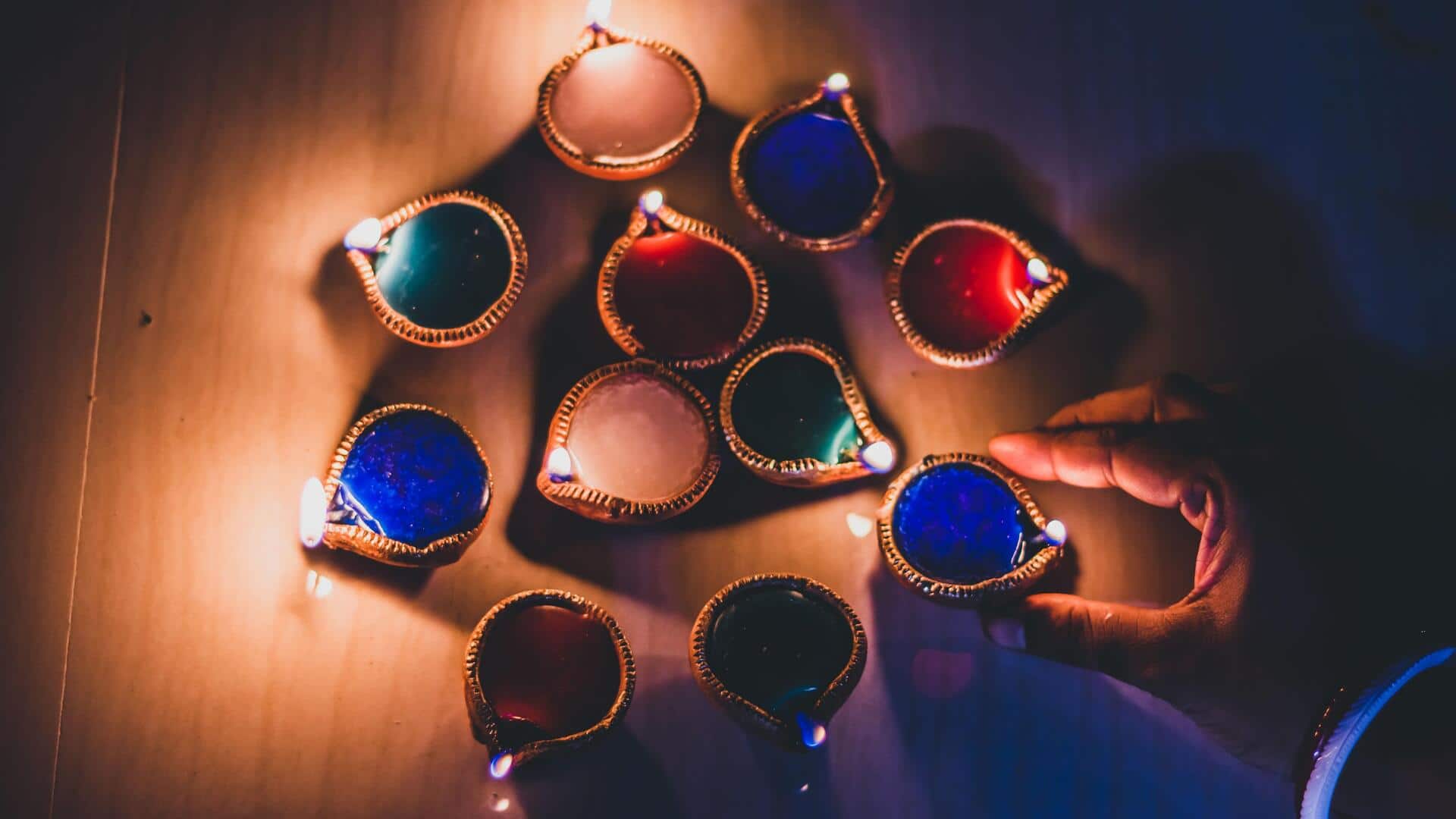 How to paint diyas?